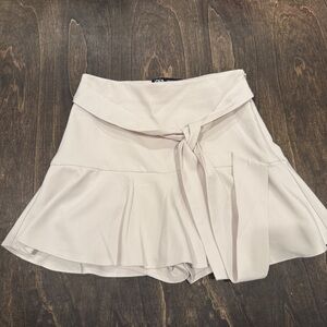 Zara Off-White Skirt with Bow Accent